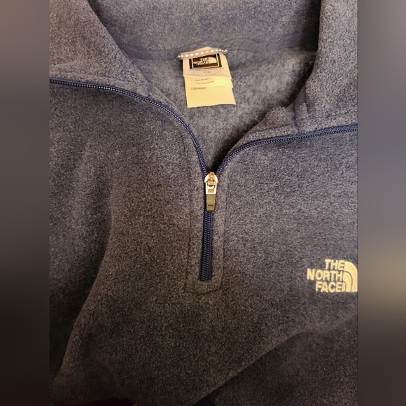 The North Face size L blue pullover - Picture 8 of 10